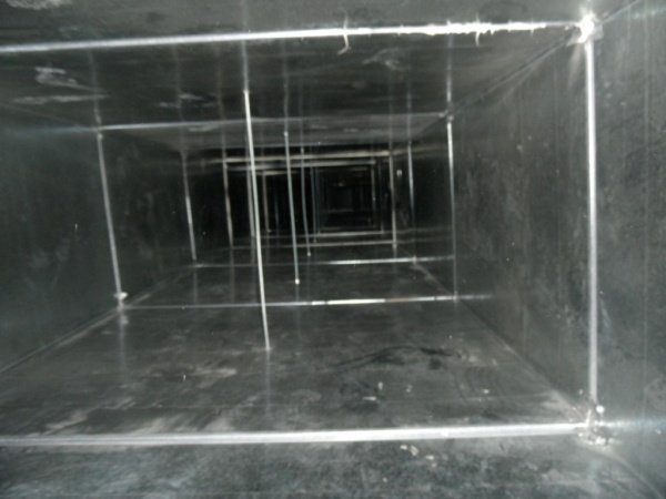 风管污染的危害-空调维修保养、通风管道清洗