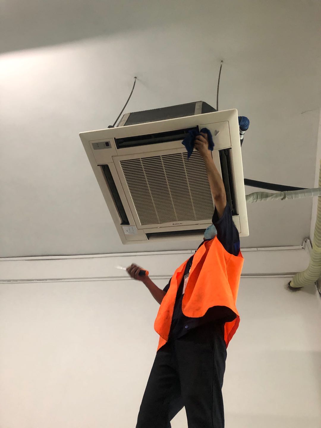 天花机的清洗流程是怎样进行的-天花机清洗-清洗天花机