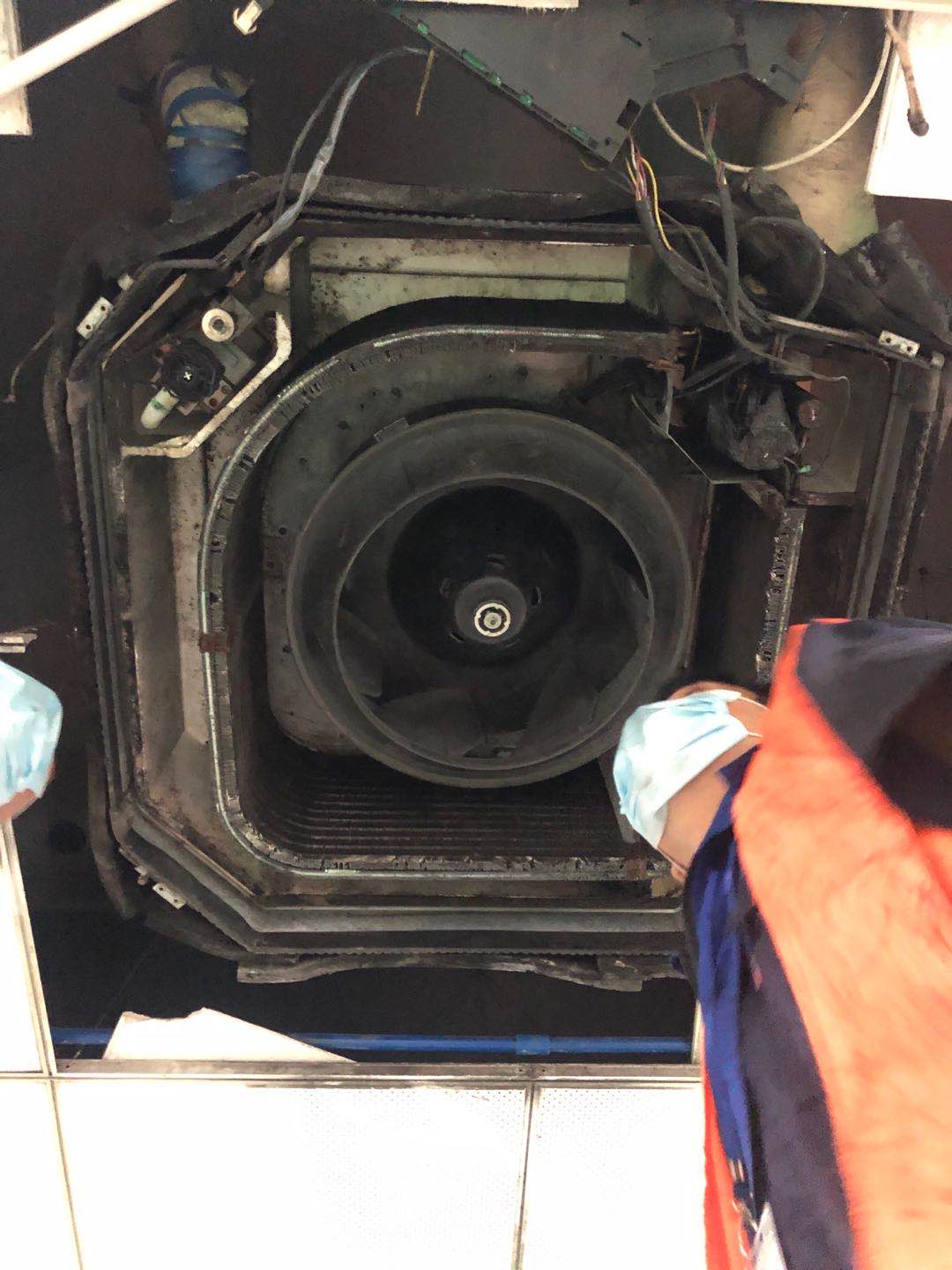 怎样清洗酒店里的天花机-天花机清洗-清洗天花机