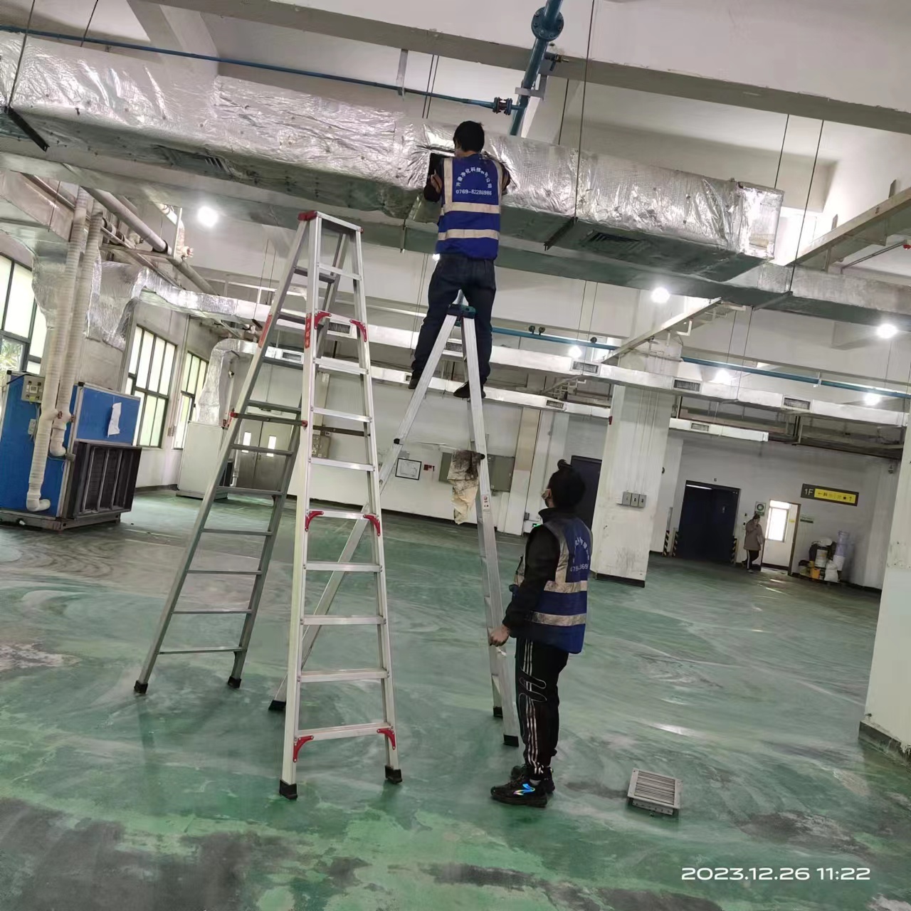 对东兴商标织锈有限公司通风系统清洗服务 -印刷厂风管清洗消毒-空调落地风柜清洗